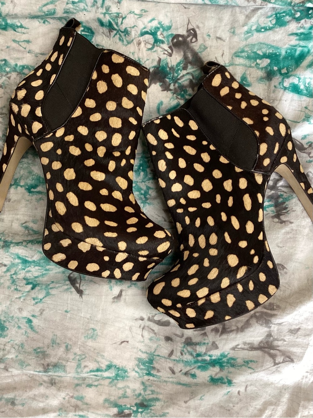Vince Camuto Baileys Reverse Faux Cheetah Fur Platform Ankle Leather Boots 8M